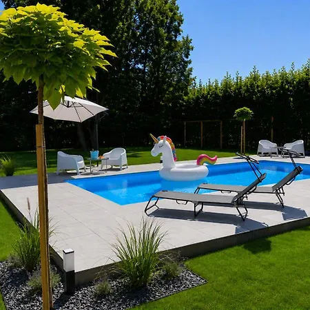 Puerto Premium & Pool Prázdninový dům Tenczynek